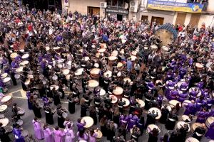 VIDEO | L'Alcora rugeix amb la Rompida de l'Hora: milers de tambors i bombos sonaran a l'uníson