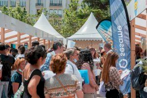 Vuelve a València la mayor entrevista de trabajo: Cien empresas ofertarán empleos en la plaza del Ayuntamiento