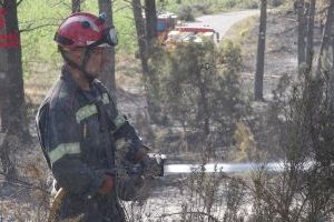 Un jueves “de alto riesgo” pone a prueba el control del incendio del Alto Mijares