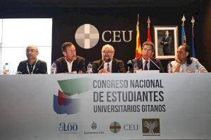 Carlos Mazón destaca en Elche el papel pionero de los estudiantes universitarios gitanos