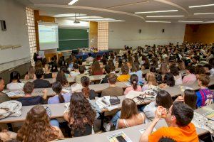 La Universitat d’Alacant celebra la XIX edició de les conferències-col·loqui sobre els estudis de grau i les eixides professionals d’aquests