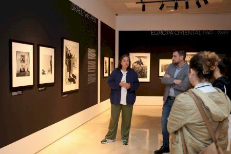 La Generalitat abre al público las exposiciones de los fotoperiodistas Robert Capa y Walter Reuter