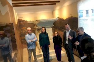 El alcalde y la edil de Cultura participan en la inauguración de la exposición sobre el Pilar Estela del Museo Íbero de Monforte del Cid
