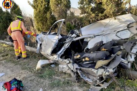 La Guàrdia Civil investiga l'accident entre un cotxe i un tren a Cullera amb dos ferits greus i 150 passatgers evacuats