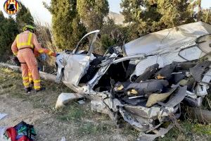 La Guardia Civil investiga el accidente entre un coche y un tren en Cullera con dos heridos grave y 150 pasajeros evacuados