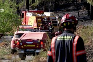 Tornen a casa tots els veïns desallotjats de l'incendi de Castelló després d'un dia sense foc