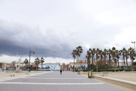 Abril llega con precipitaciones, fuertes rachas y bajada de temperaturas a la Comunitat Valenciana