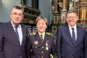 La Comisaria Jefa de la Policía Local de Villena recibe la Medalla de Oro al Mérito Policial