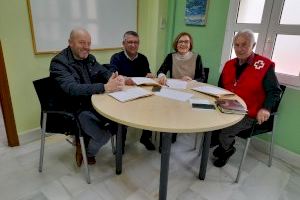 Cultura entrega los cheques de las actividades solidarias en Cáritas, XiCaEs y Cruz Roja Vila-real