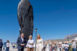 Las esculturas monumentales ‘Silvia’ y ‘María’ de Jaume Plensa lucen ya en Benidorm