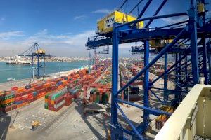 Crece el tráfico de contenedores en el Puerto de València tras unos meses con bajadas constantes