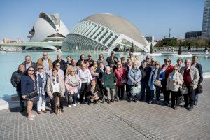 La Ciutat de les Arts i les Ciències recibe a un nuevo grupo de 60 mayores de Moncada gracias al programa ‘La Ciutat dels Majors’