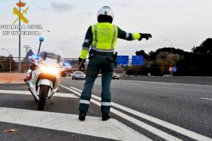 Muere un Guardia Civil de Tráfico tras chocar con su moto contra un vehículo en Turís