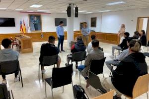 El programa Joven Oportunidad “JOOP” de Torrevieja, visita las instalaciones municipales