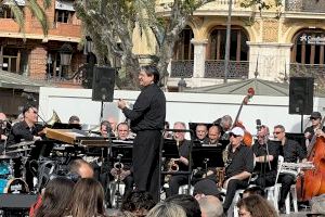 A 34ºC y sin sombra: La Banda Municipal de València denuncia las condiciones en el homenaje a Nino Bravo