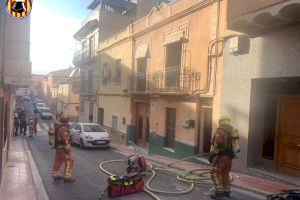Explosiones y llamas: Se desata un incendio en un piso de Riba-roja de Túria