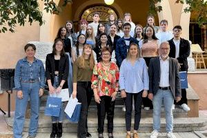 El Ayuntamiento de la Vall d'Uixó abre la exposición colectiva Joves Tendències con 22 artistas