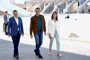 Sánchez anuncia en València que destinará 50.000 viviendas de la Sareb para “un alquiler asequible”