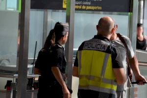 Dos detenidos por robar a los viajeros en el aeropuerto de Valencia