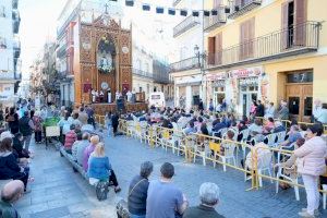 Los niños de San Vicente: más de un centenar de niños representan los milagros del patrón en las calles de Valencia