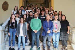 El Ayuntamiento de Sagunto recibe a alumnos checos de intercambio en el IES María Moliner