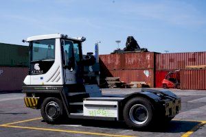 Hito histórico: el primer tractor del mundo que funciona con hidrógeno llega al Puerto de Valencia