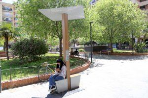 Mislata instala nuevos pasos de peatones inteligentes y una estación solar de recarga
