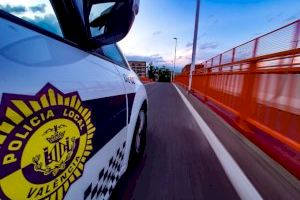 Agents de la Policia Local salven la vida a un home després de patir un infart a València