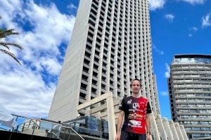 Las curiosas carreras verticales: una modalidad deportiva que pasa por el hotel más alto de Benidorm, 52 pisos hasta coronar el cielo