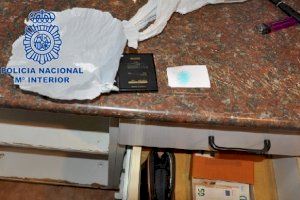 La Policía Nacional detiene en Torrent a dos hombres dedicados a la venta de cocaína y heroína