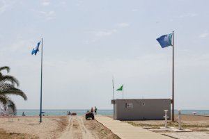Burriana renueva dos banderas azules en sus playas