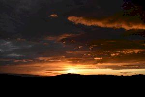 Una panoràmica de la posta de sol des de l’Alt del Pi guanya el 8é concurs de Fotografia Pascual Navarro
