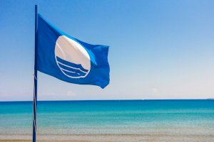 La Vila Joiosa renueva la concesión de sus cinco Banderas Azules para las playas Centro, Bol Nou, Varadero, La Caleta y Paradís
