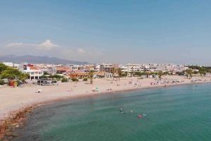 Las playas de Les Cases y El Cerezo consiguen un año más el distintivo de calidad de la Bandera Azul
