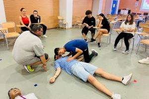 126 alumnes de l’IES Serra d’Irta reben formació en primers auxilis i ús del DESA