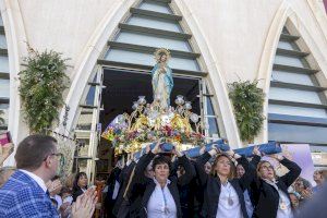 La Parroquia del Sagrado Corazón recibe la visita de la patrona de Torrevieja en el 50 aniversario y Año Jubilar