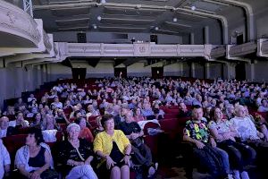 El CEA llena de público el Teatro Principal de Requena, en el evento más importante de personas mayores celebrado en la población