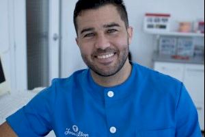 Recupera tu sonrisa en Castellón: tus dientes fijos sobre implantes en el mismo día de la intervención
