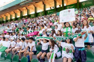 El Ayuntamiento colabora con el Elche CF en un acto con cerca de 3.000 escolares para acercar el club a los aficionados más jóvenes