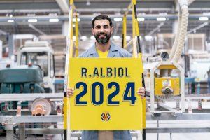 VÍDEO | El Villarreal CF confirma a Raúl Albiol una temporada més en el club groguet