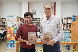 La Biblioteca Municipal recibe un ejemplar del libro “Burjassot Histórico” de su autor, Arturo Cervellera