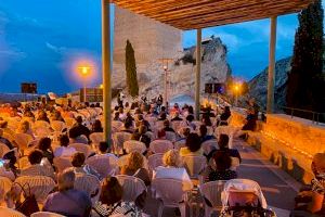 Xixona celebró el Día de los Centros Históricos  con un nuevo formato de concierto junto al castillo