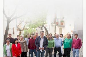 El PSPV-PSOE de Morella da inicio a la campaña con la tradicional colgada de carteles