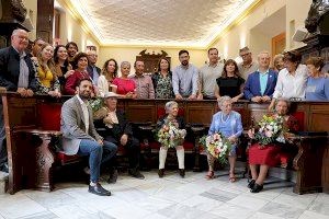 Los saguntinos y las saguntinas que cumplen cien años en 2023 han sido homenajeadas por el Ayuntamiento de Sagunto