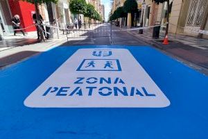La Vila Joiosa señaliza los accesos al tramo peatonal de la calle Colón para garantizar la seguridad y acceso libre en casos de emergencia