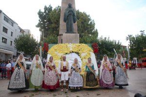 GALERIA | Vila-real honra a Sant Pasqual amb una multitudinària ofrena