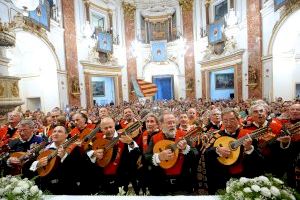 Tradicional ronda de las tunas universitarias valencianas a la Mare de Déu