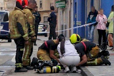 Muere un perro en un incendio en Villena y una joven tiene que ser atendida por inhalación de humo