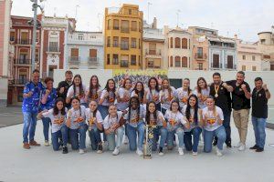 Los ondenses homenajean al equipo juvenil femenino del Handbol Onda por su victoria en el Campeonato de España