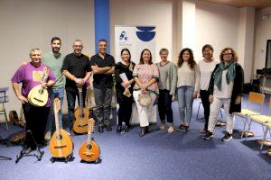 Raquel Tamarit visita en Xàtiva el Aula Didáctica de la Música de Raíz Tradicional Salvadora Sancho